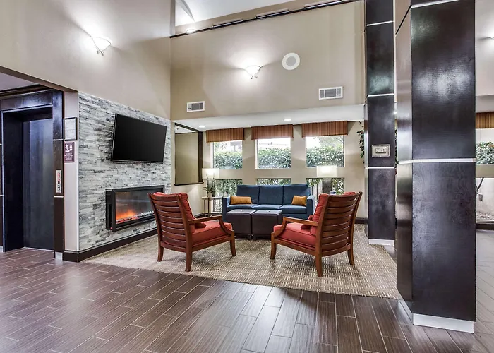 Comfort Inn & Suites Love Field-Dallas Market Center