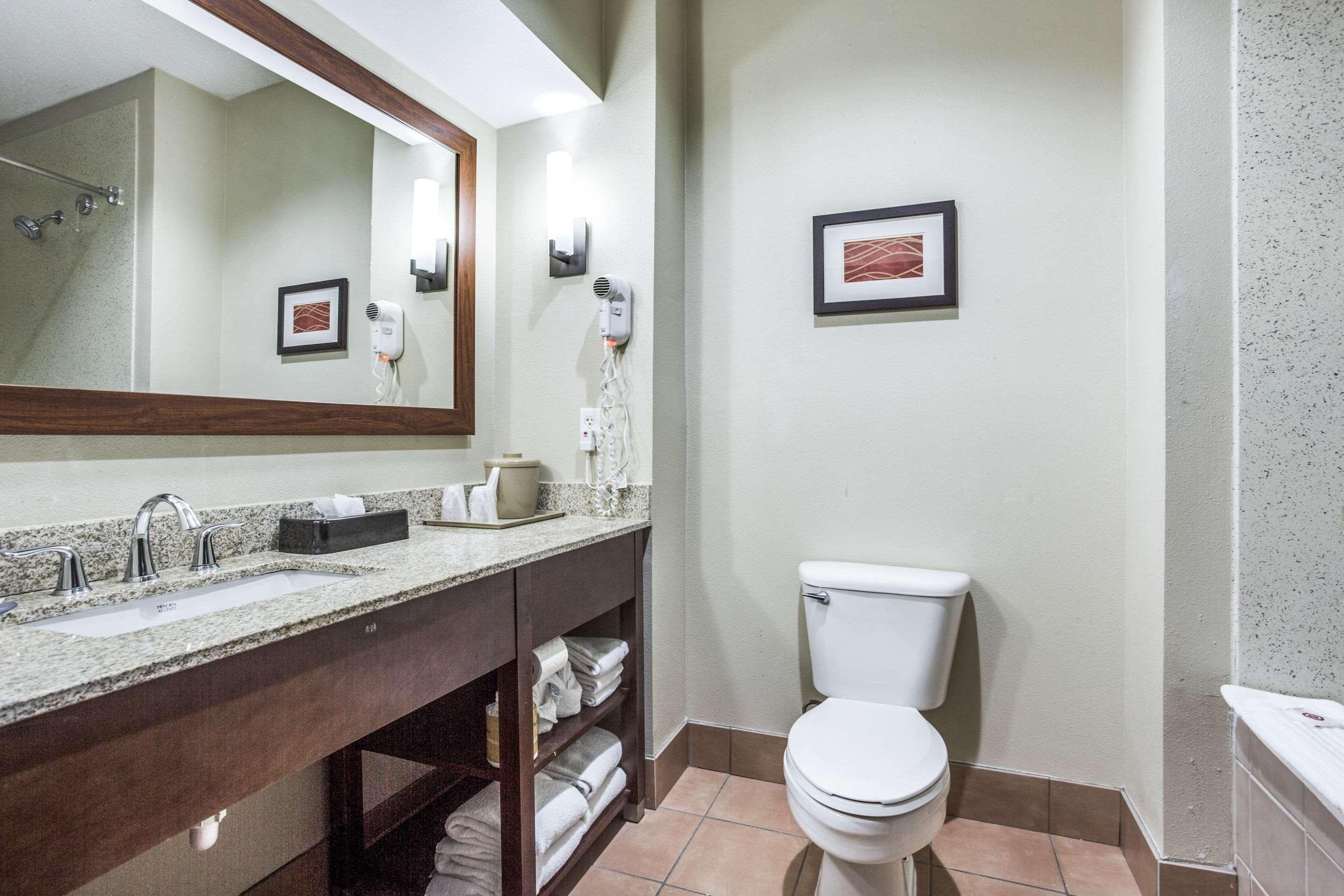 Hotel Comfort & Love Field-dallas Market Center 3*