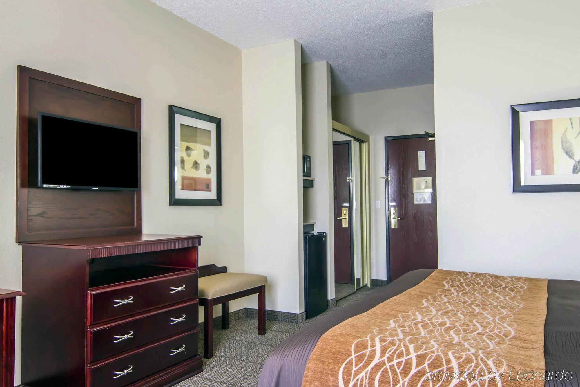 Comfort & Love Field-dallas Market Center 3*