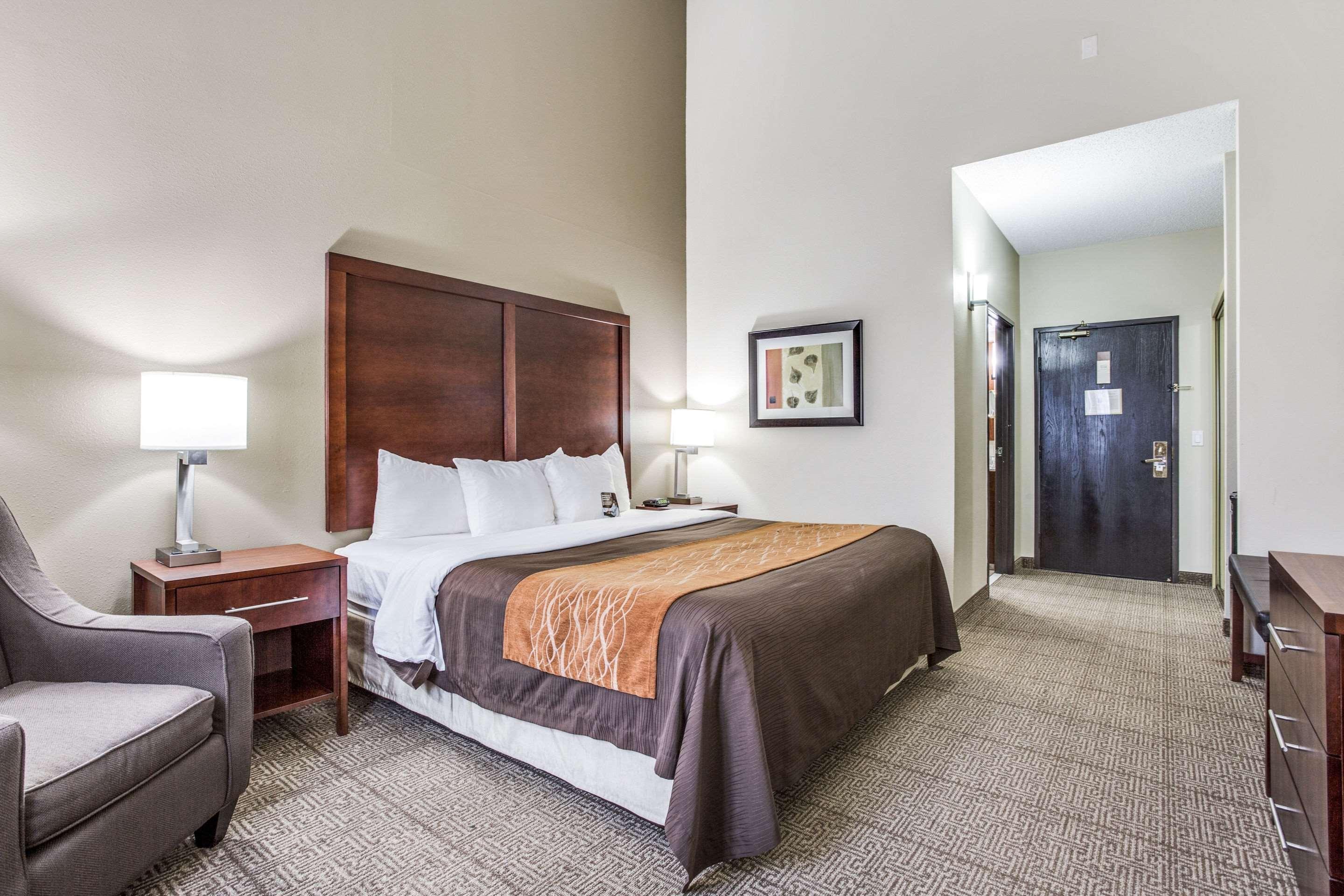 Comfort & Love Field-dallas Market Center 3*